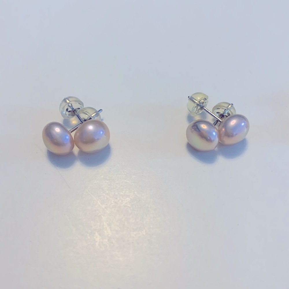 #E1 GENUINE PEARL ear studs